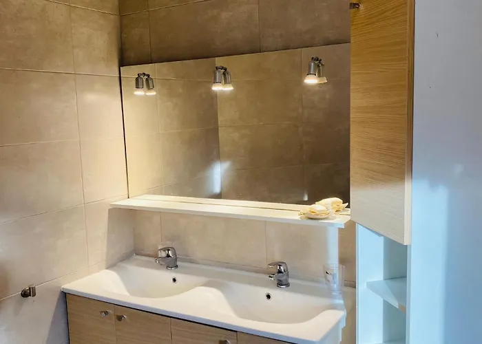 ベッド・アンド・ブレックファスト Le Hibou Heureux Bézenac