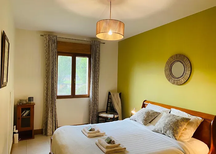 ベッド・アンド・ブレックファスト Le Hibou Heureux Bézenac